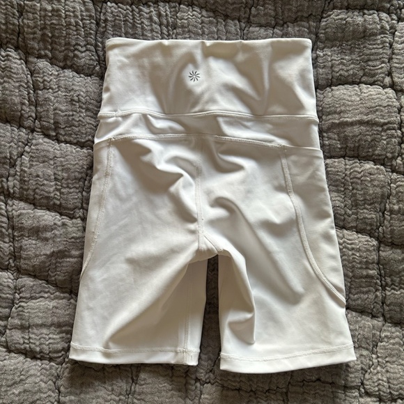 Athleta Salutation Stash High Rise 7" Short - Picture 2 of 3